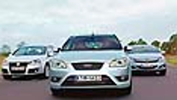 Opel Astra GTC, Ford Focus ST, VW Golf GTI - Który kompakt jest najbardziej GTI?