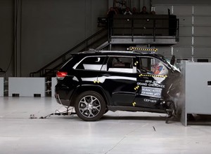 IIHS: katastrofa dla Forda i Jeepa