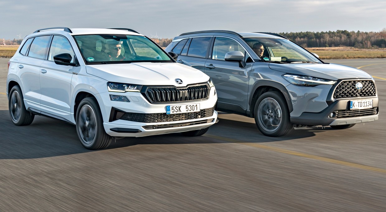 Skoda Karoq kontra Toyota Corolla Cross. Sprawdzamy, co jest lepsze — benzyniak czy hybryda?
