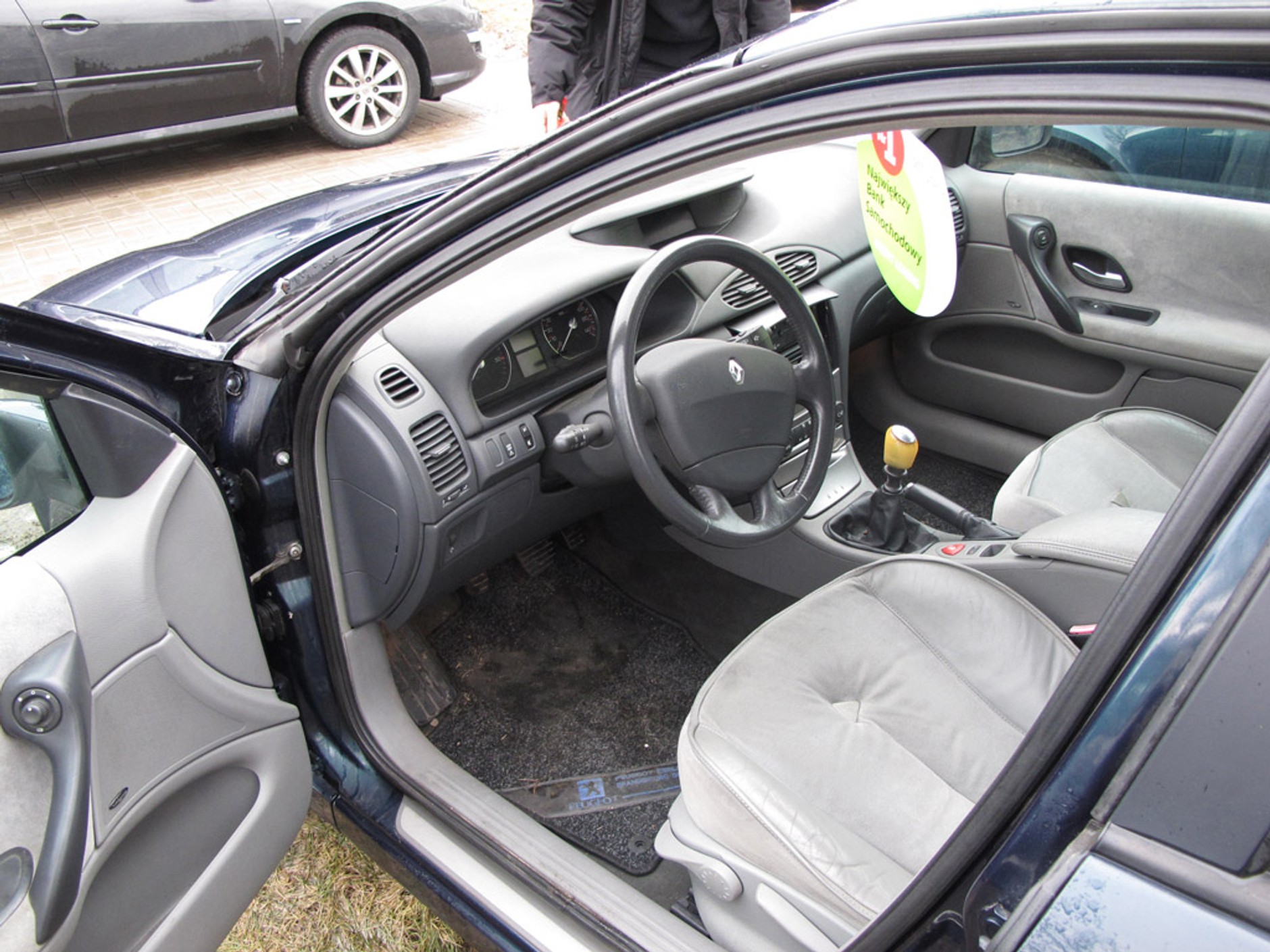 Szukamy auta z ogłoszenia: Laguna jak brytyjski szpieg udający Francuza