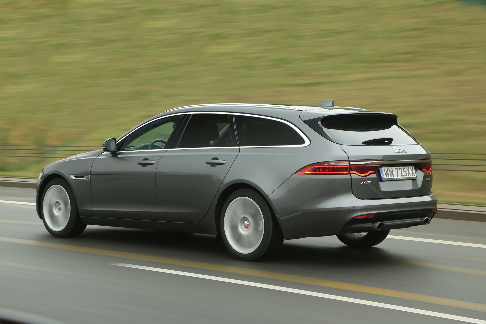 Jaguar XF Sportbrake - ładny, zwinny i rodzinny