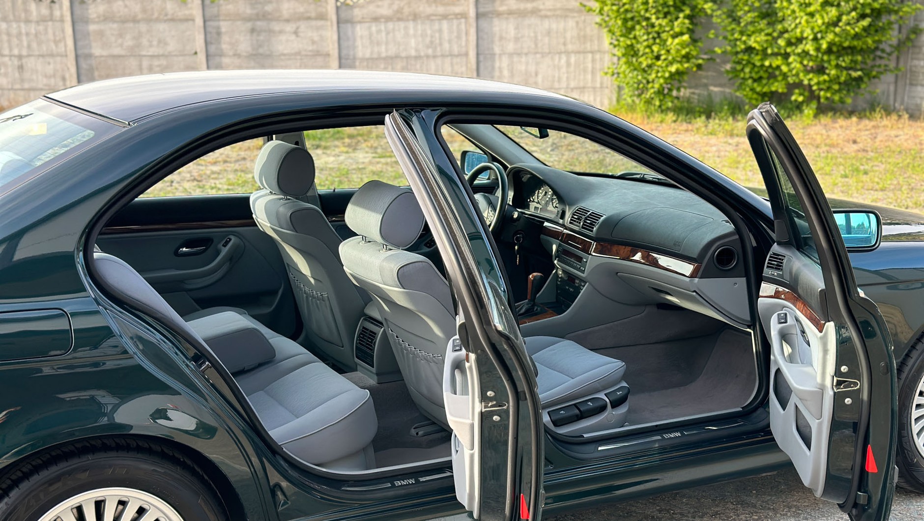 BMW E39 523i