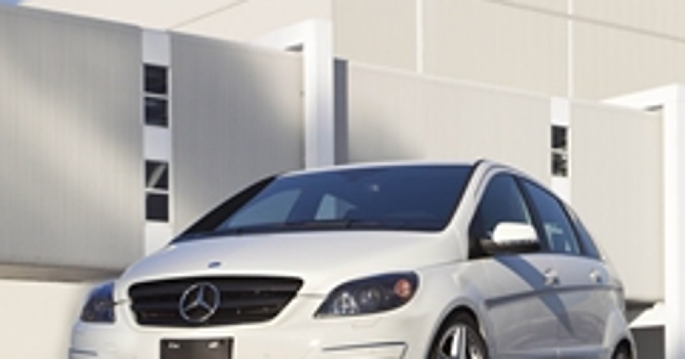 Mercedes B55 – dwie podłogi, silnik V8, napęd na tył, wow