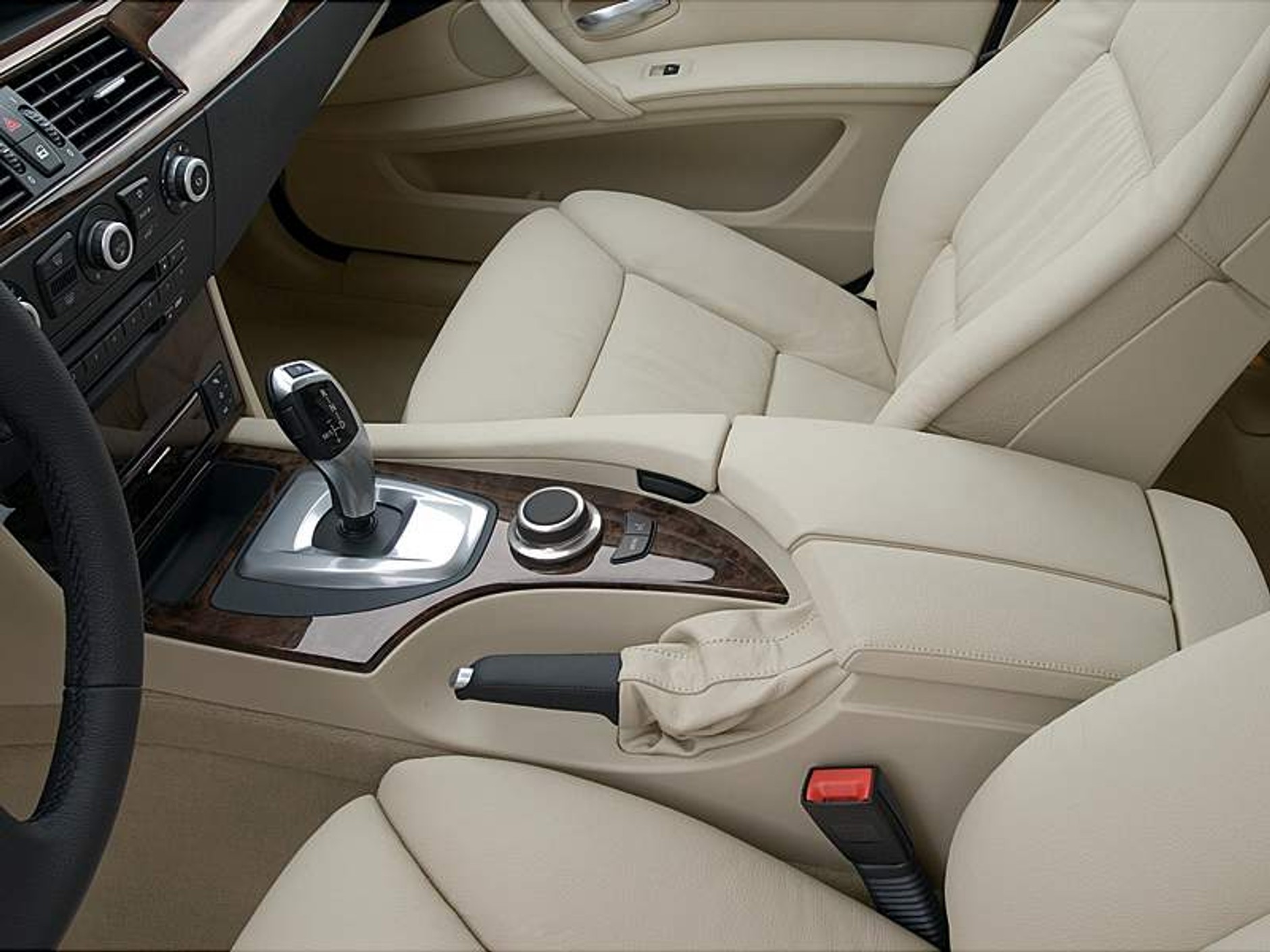 BMW 5: facelifting na półmetku (video)