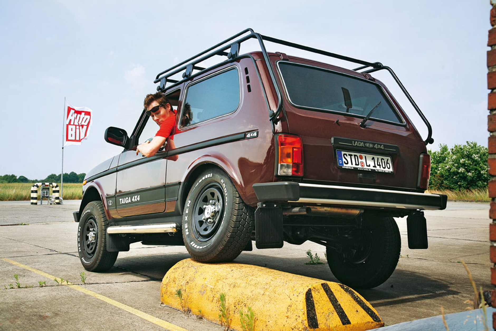 Dacia Duster kontra Łada Niva: Dwa tanie produkty terenowe