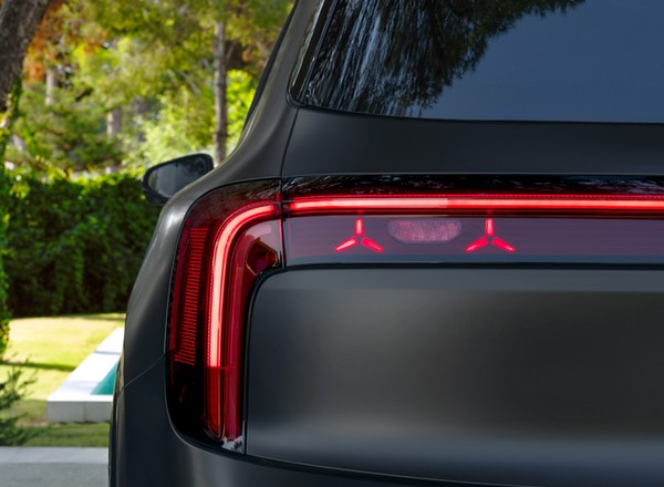 Nowy SUV Mercedesa bez tajemnic. Model GLB urósł i dostał nowe silniki