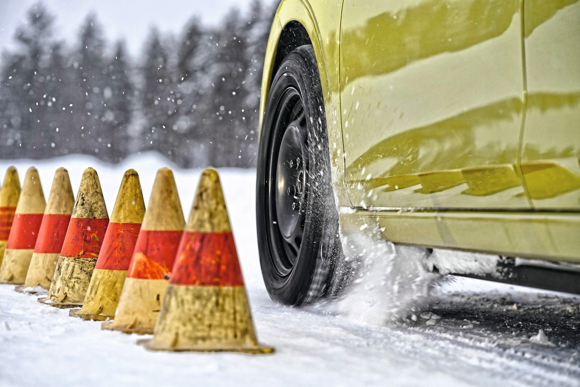 Test opon zimowych 2024/2025. Zaczynamy od prób hamowania