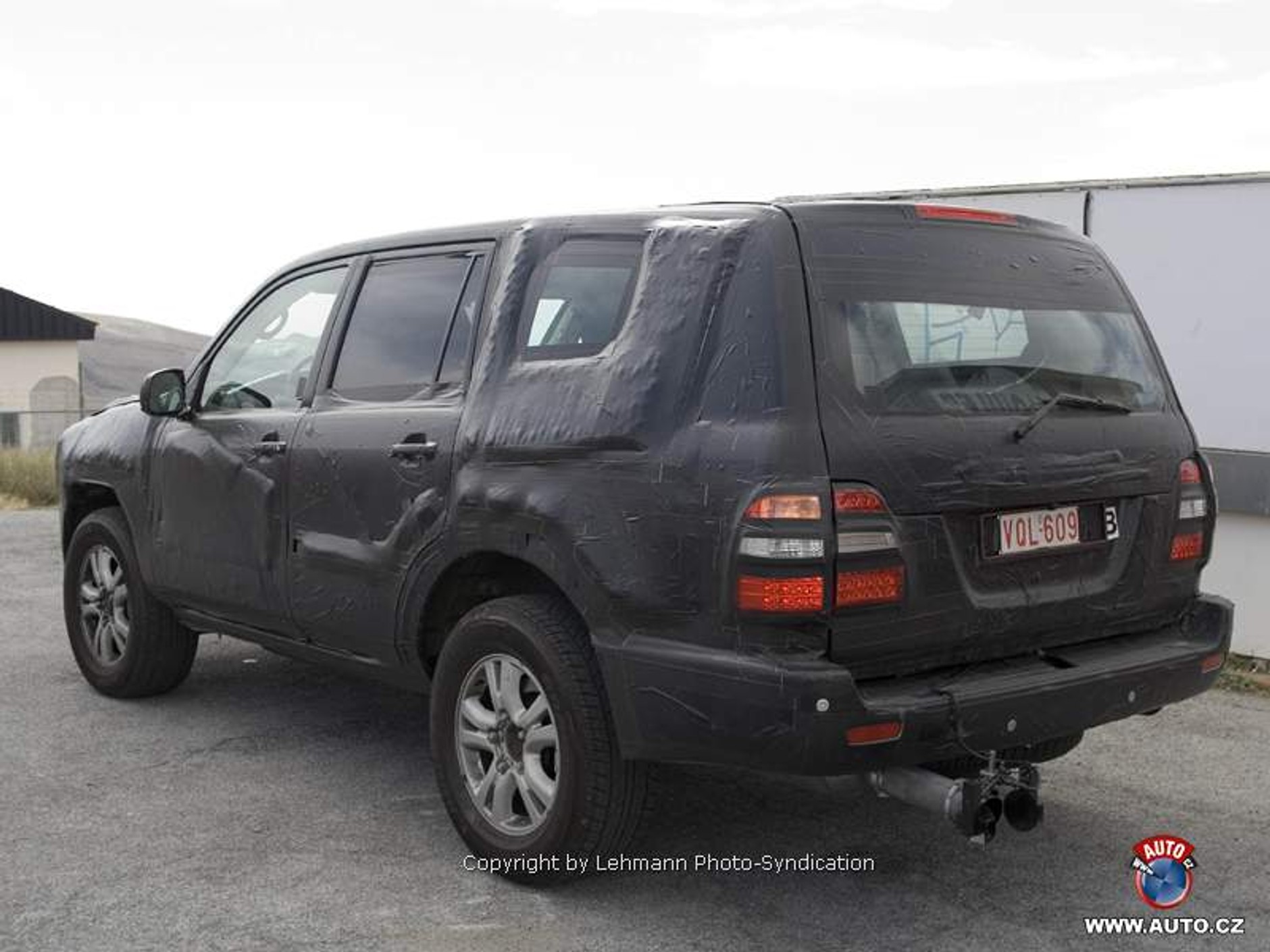 Zdjęcia szpiegowskie: nowa Toyota Land Cruiser/Lexus LX 470