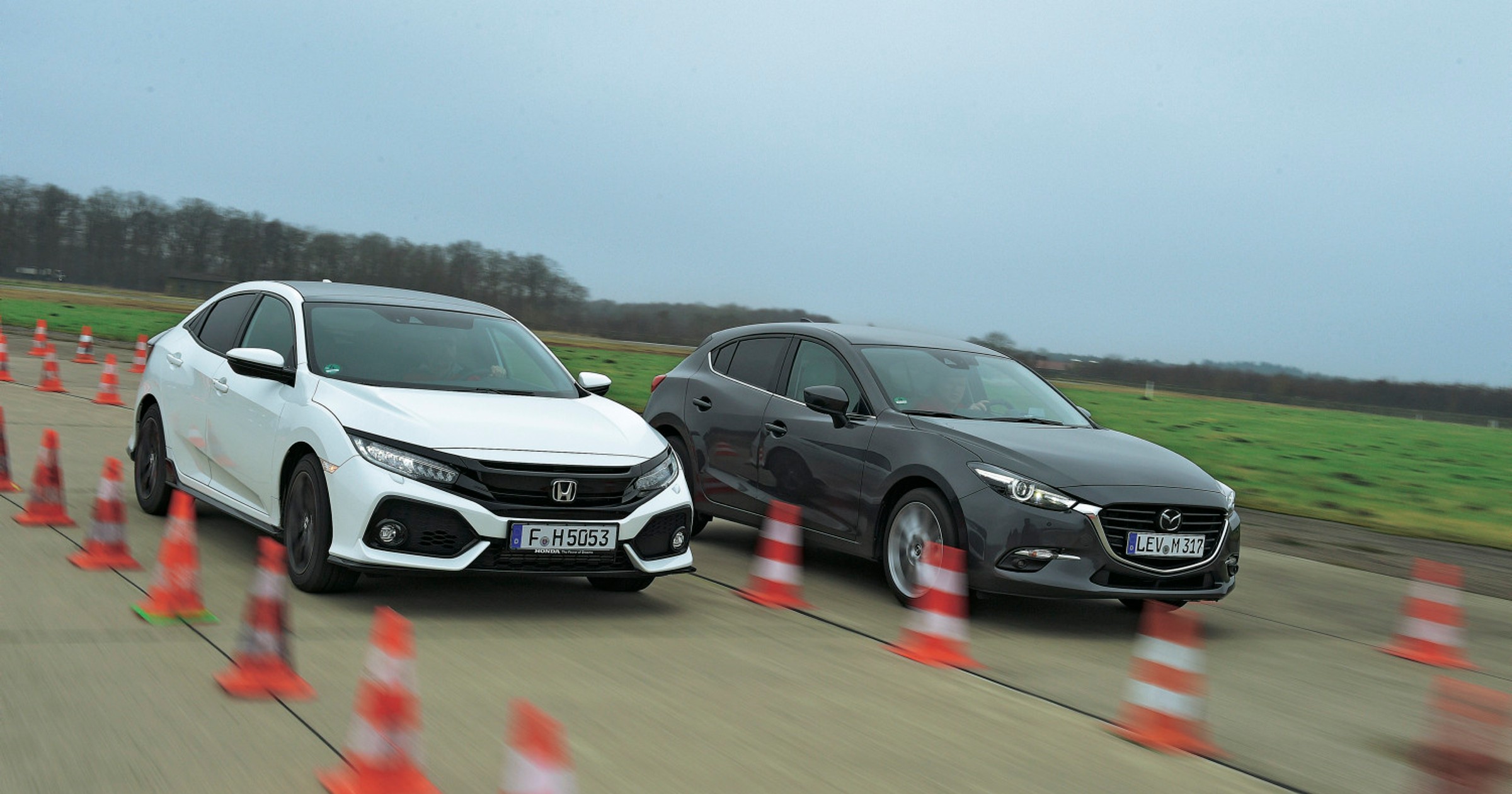 Gwiazdy sceny alternatywnej: nowa Honda Civic kontra Mazda 3