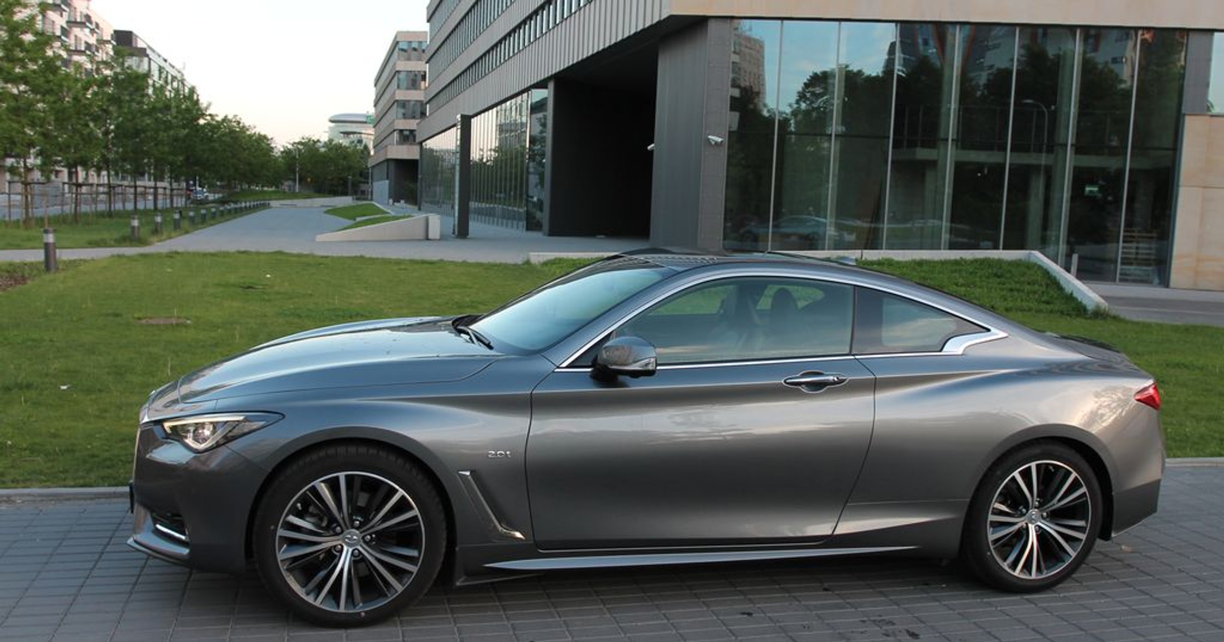 Infiniti Q60 2.0t