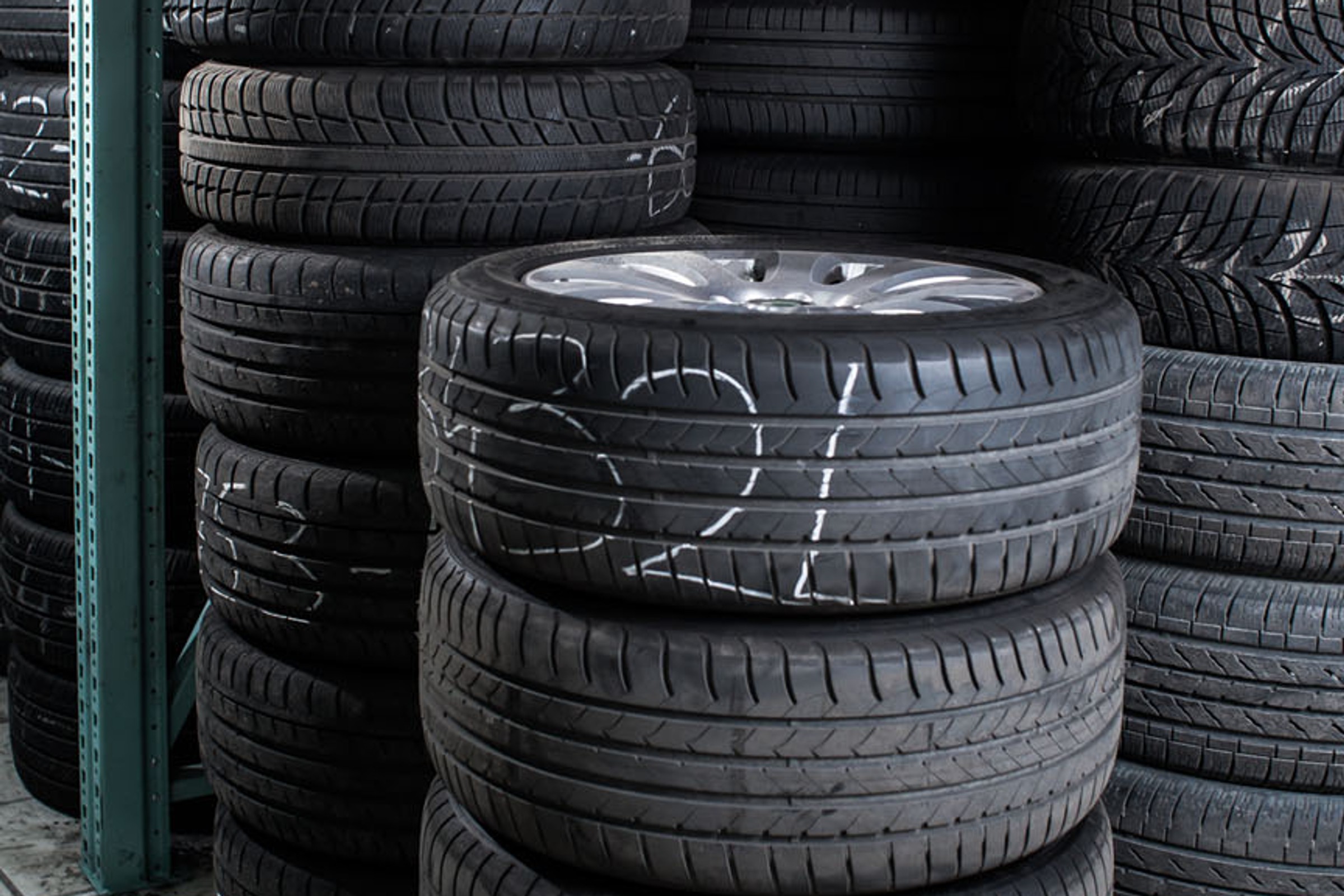 Osiem lat walki z urzędami za 82 opony. Sąd kończy gehennę suwalskiego wulkanizatora