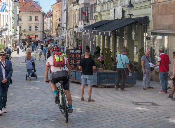 Przegłosowane: Słowacja wprowadza ograniczenie prędkości dla pieszych