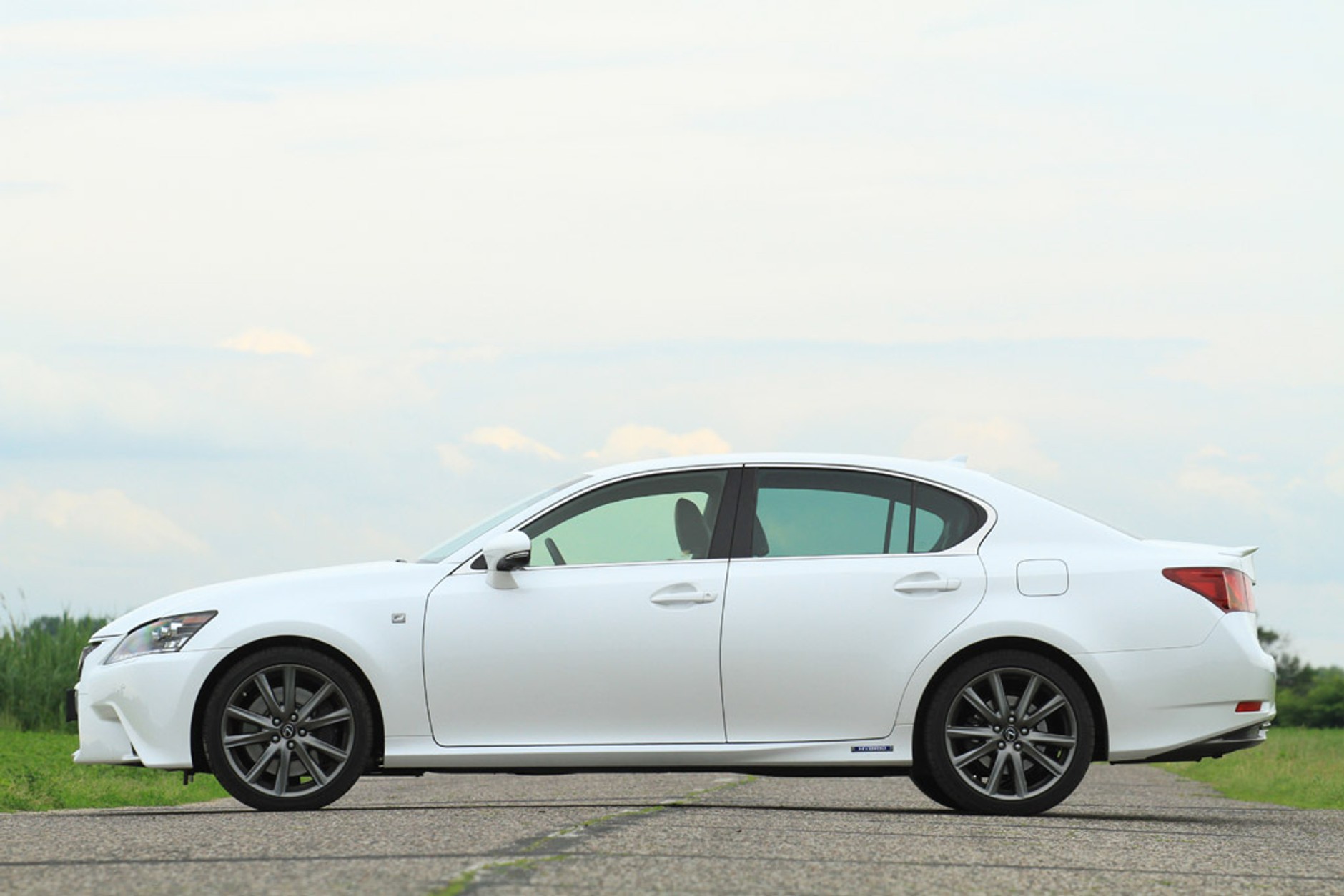 Lexus GS 450h: sportowy i multimedialny