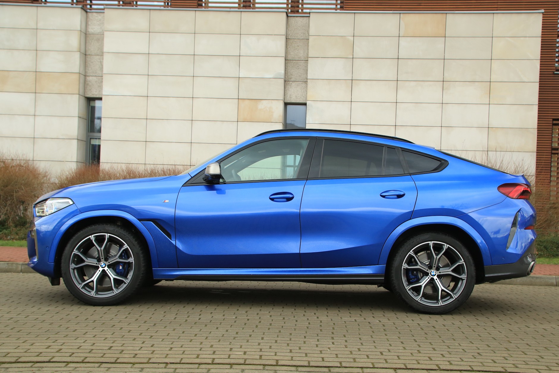 BMW X6 M50i
