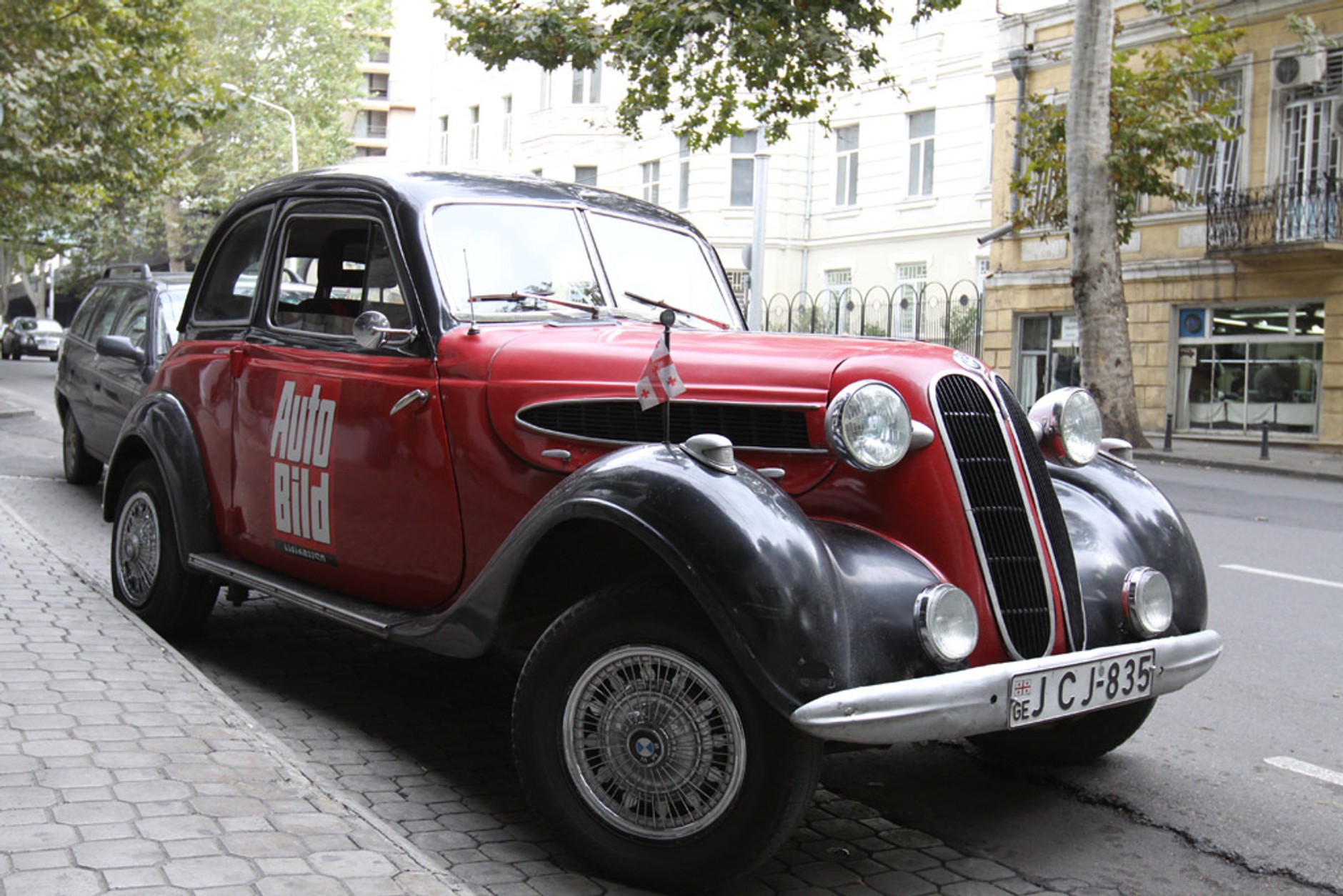 Auto Świat 4x4 Expedition: toast za Gruzję