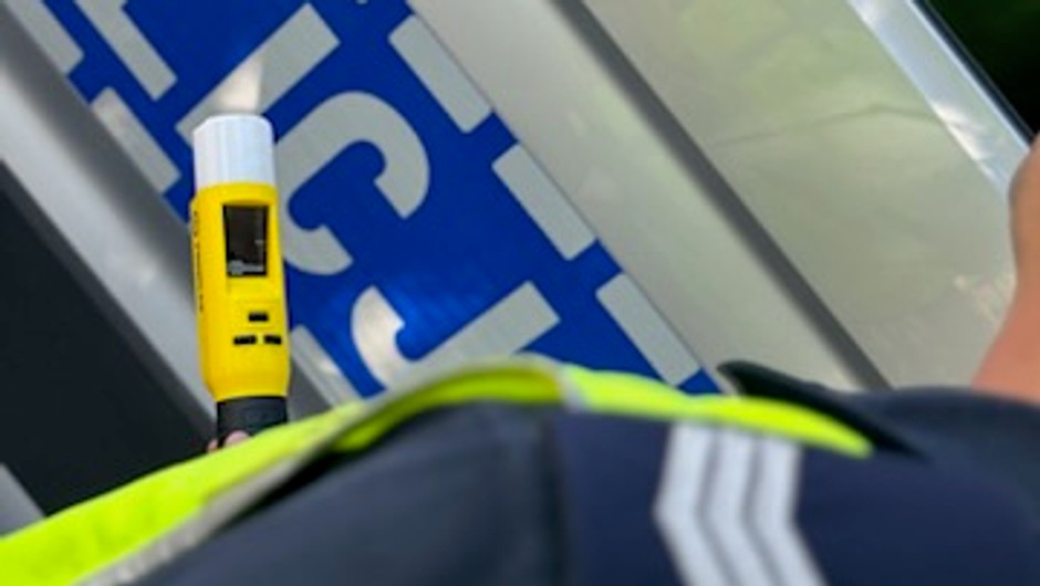 Policjanci zauważyli Audi zaparkowane na przejściu. Wszystko stało się jasne, kiedy podeszli do kierowcy