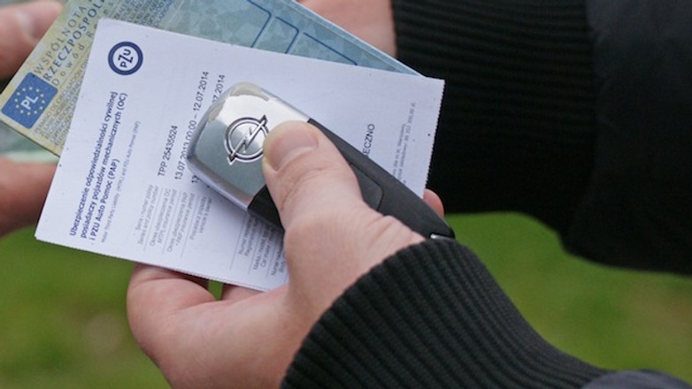 Sprzedajesz auto. A co z polisą OC?