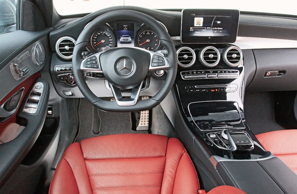 To wnętrze jest ładne nie tylko na zdjęciach: dobre materiały, udany design, obsługa – jak to w Mercedesie