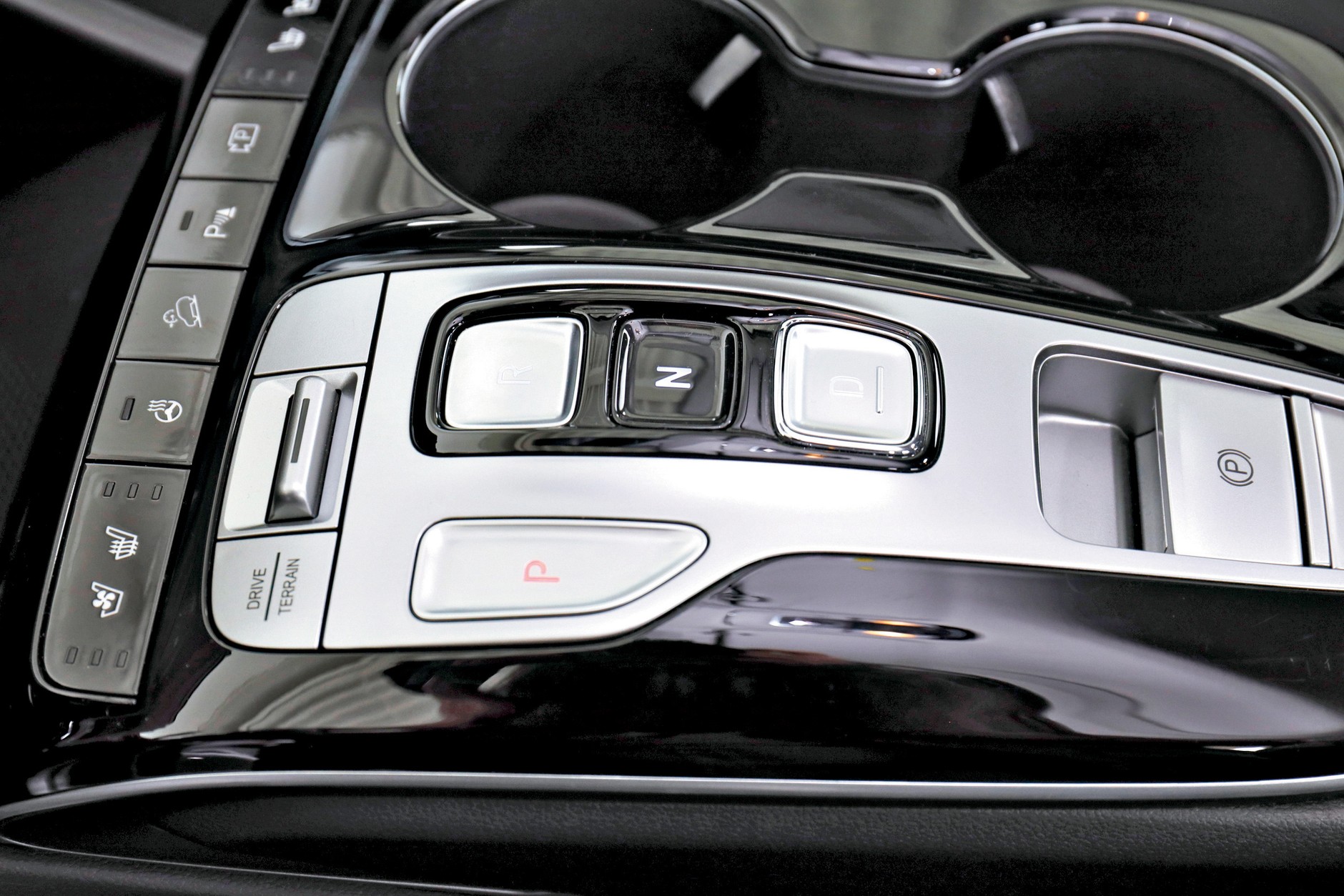 Wystarczy wcisnąć przycisk albo pociągnąć za wajchę i jedziesz. W "automatach" jest mniej pedałów i mniej zachodu