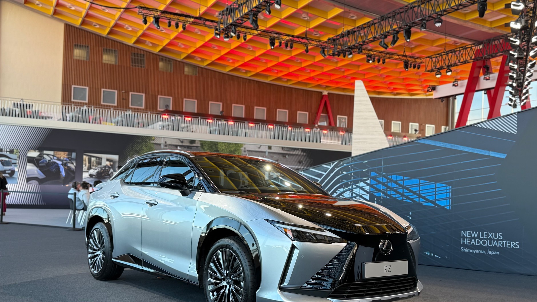 Nowy Lexus RZ