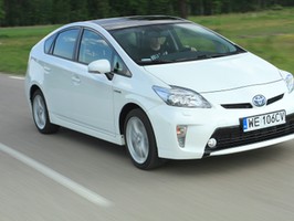 W jakim stanie była hybrydowa Toyota z przebiegiem 375 tys. km? Ponoć to auto niezniszczalne