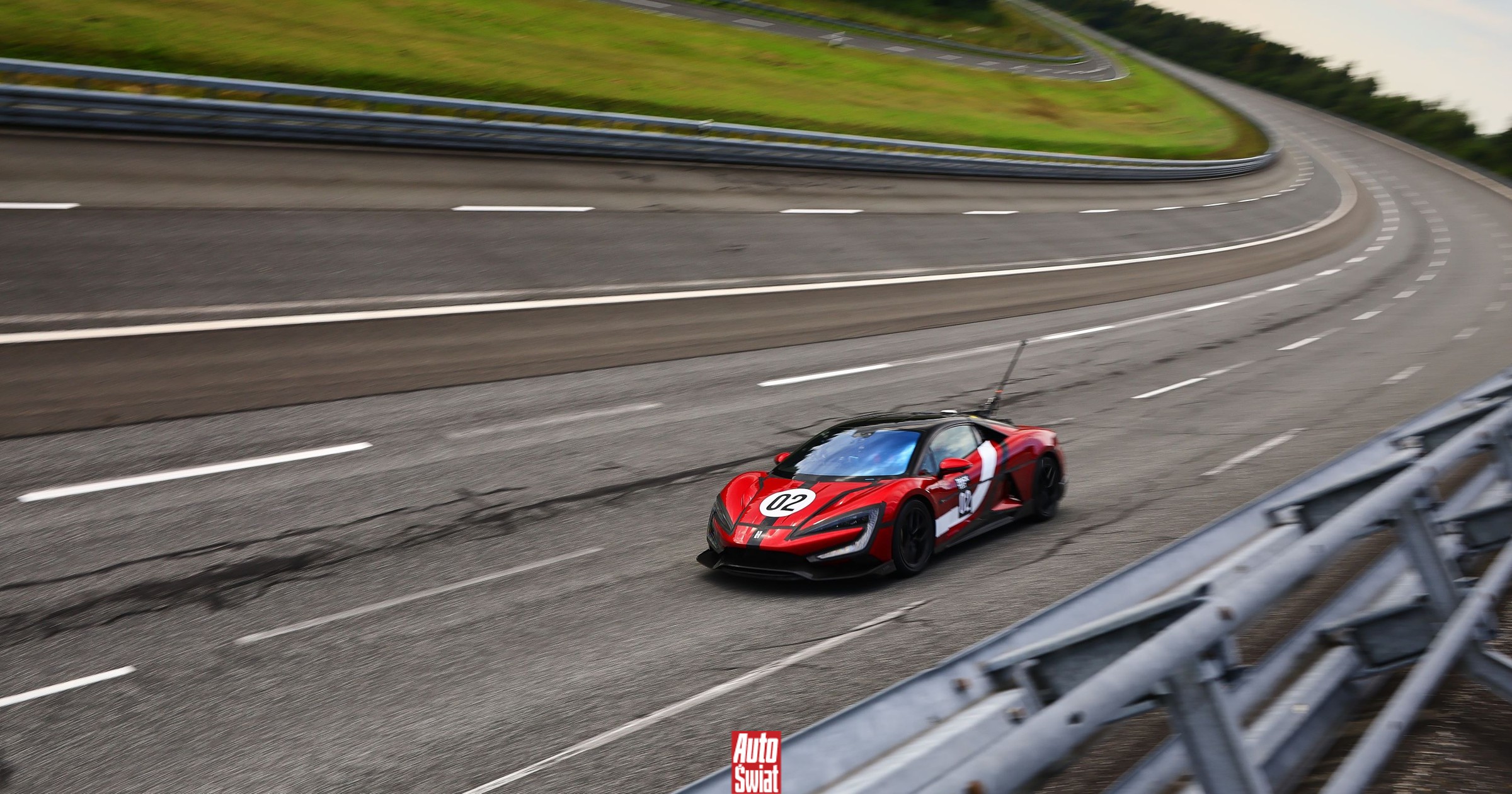 Nie Bugatti i nie Ferrari. To chińskie auto jest najszybszym seryjnym samochodem na świecie