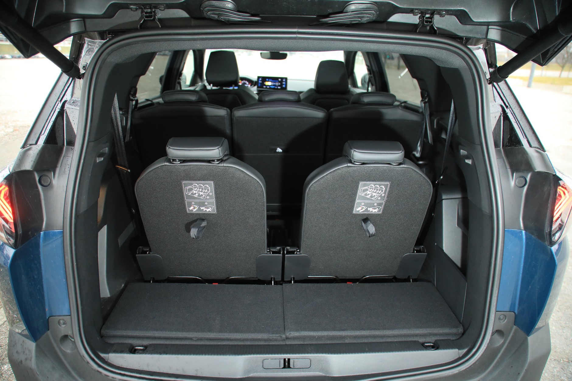 Peugeot 5008 po liftingu to nadal SUV z cechami vana