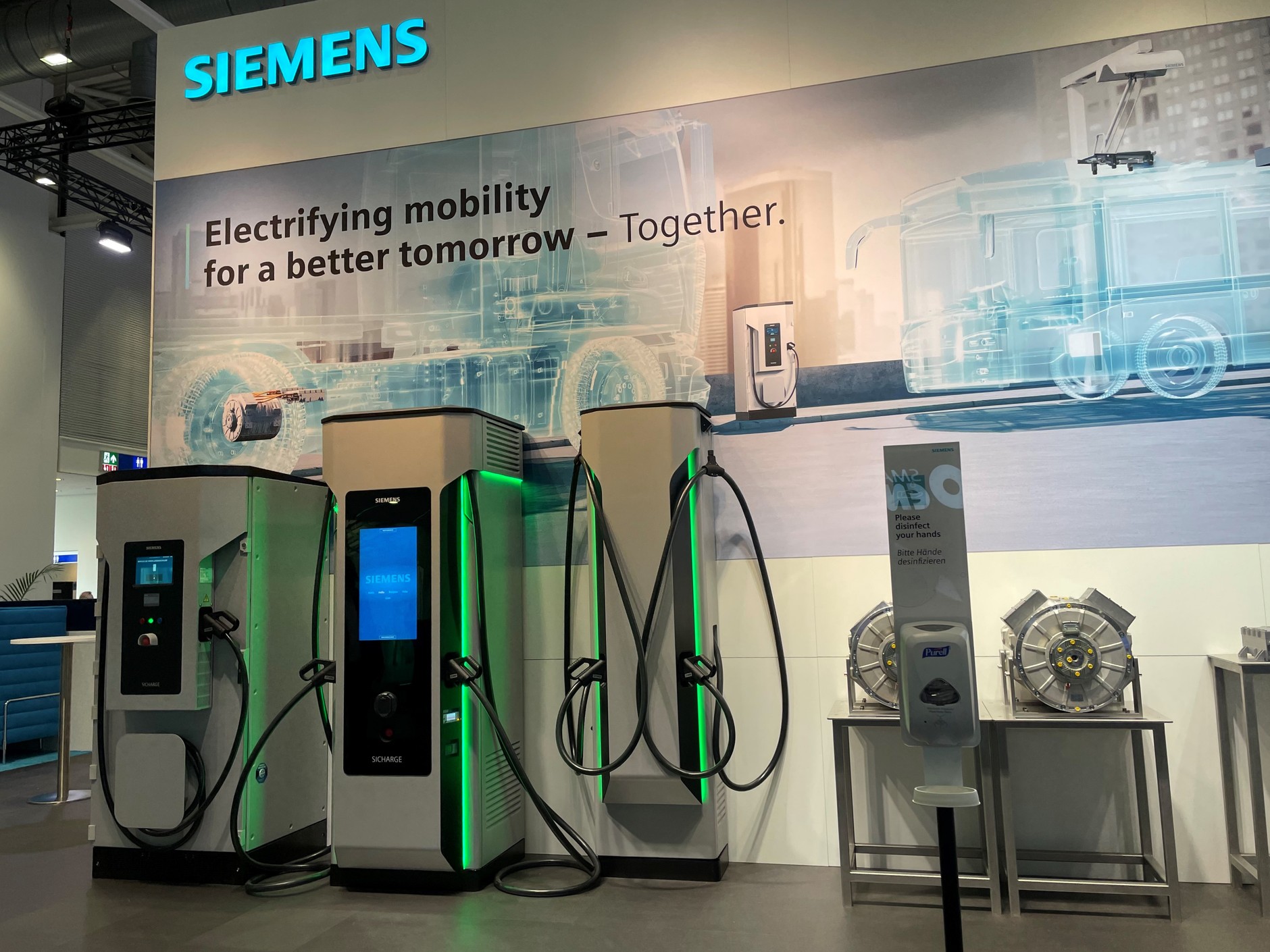 Ładowarek na targach IAA Transportation nie brakowało.