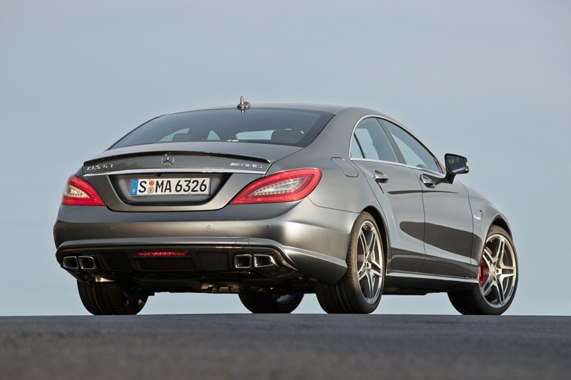 Mercedes CLS63 AMG ma rozdwojoną jaźń i świetnie wychodzi na zdjęciach
