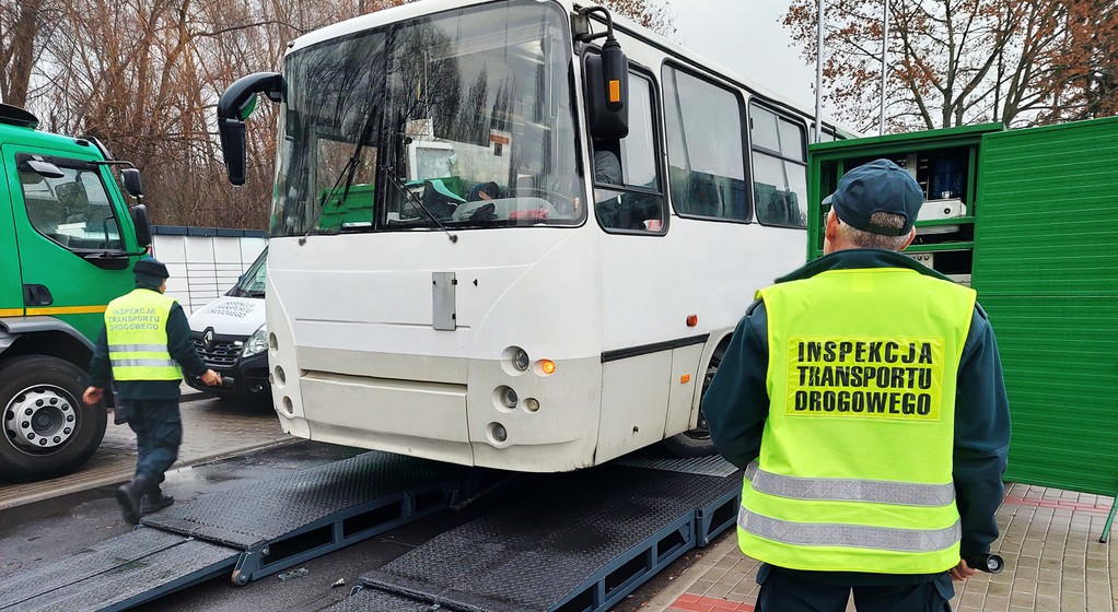 Inspektorzy ITD wycofali z ruchu połowę ze skontrolowanych autobusów