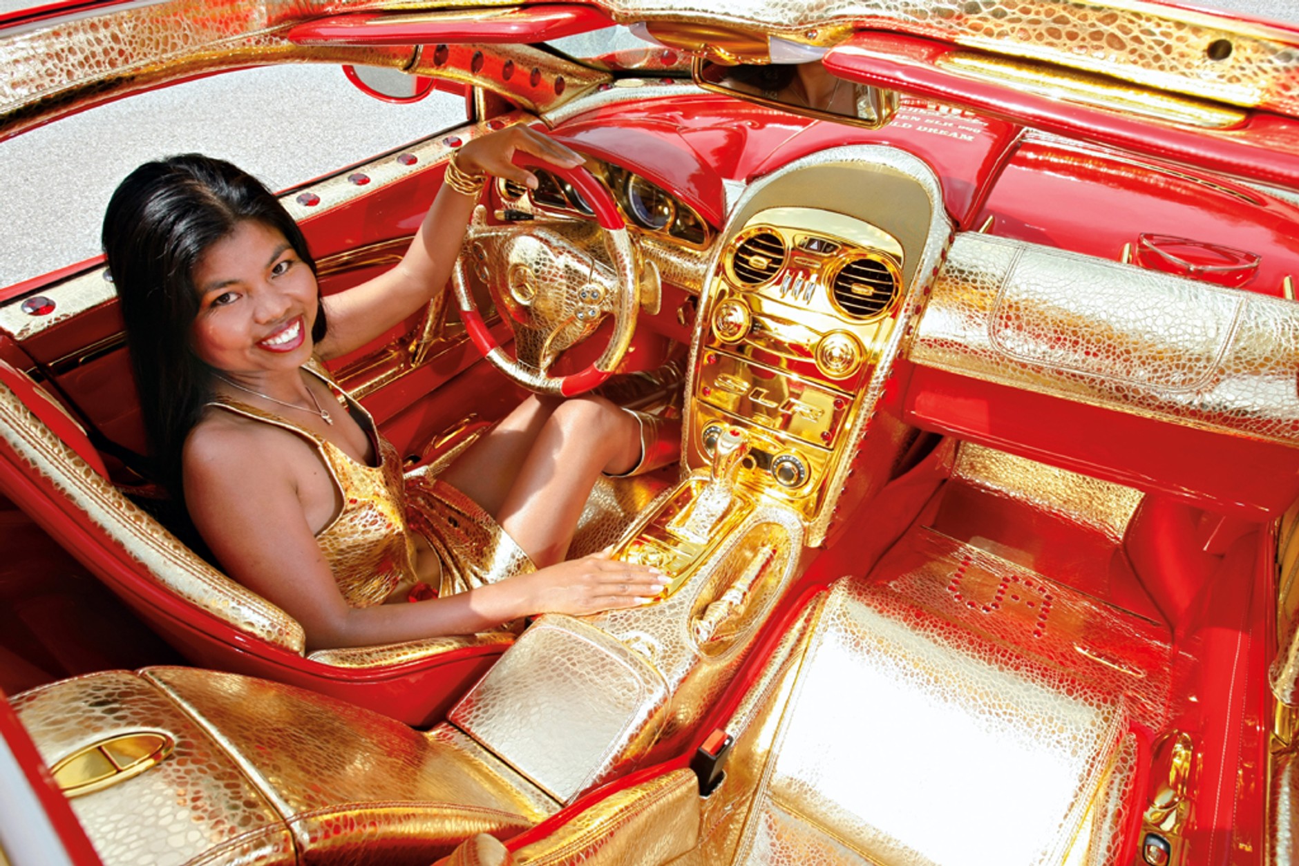 Anliker SLR 999 Red Gold Dream: Skarbiec na kołach