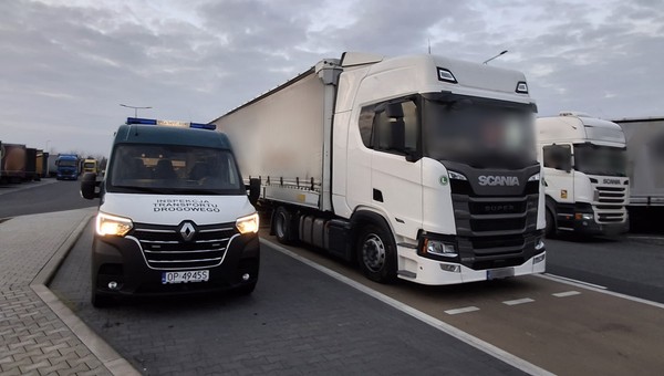 Opolscy inspektorzy ITD kontrolowali cudzoziemców. Trzy przypadki poważnych naruszeń