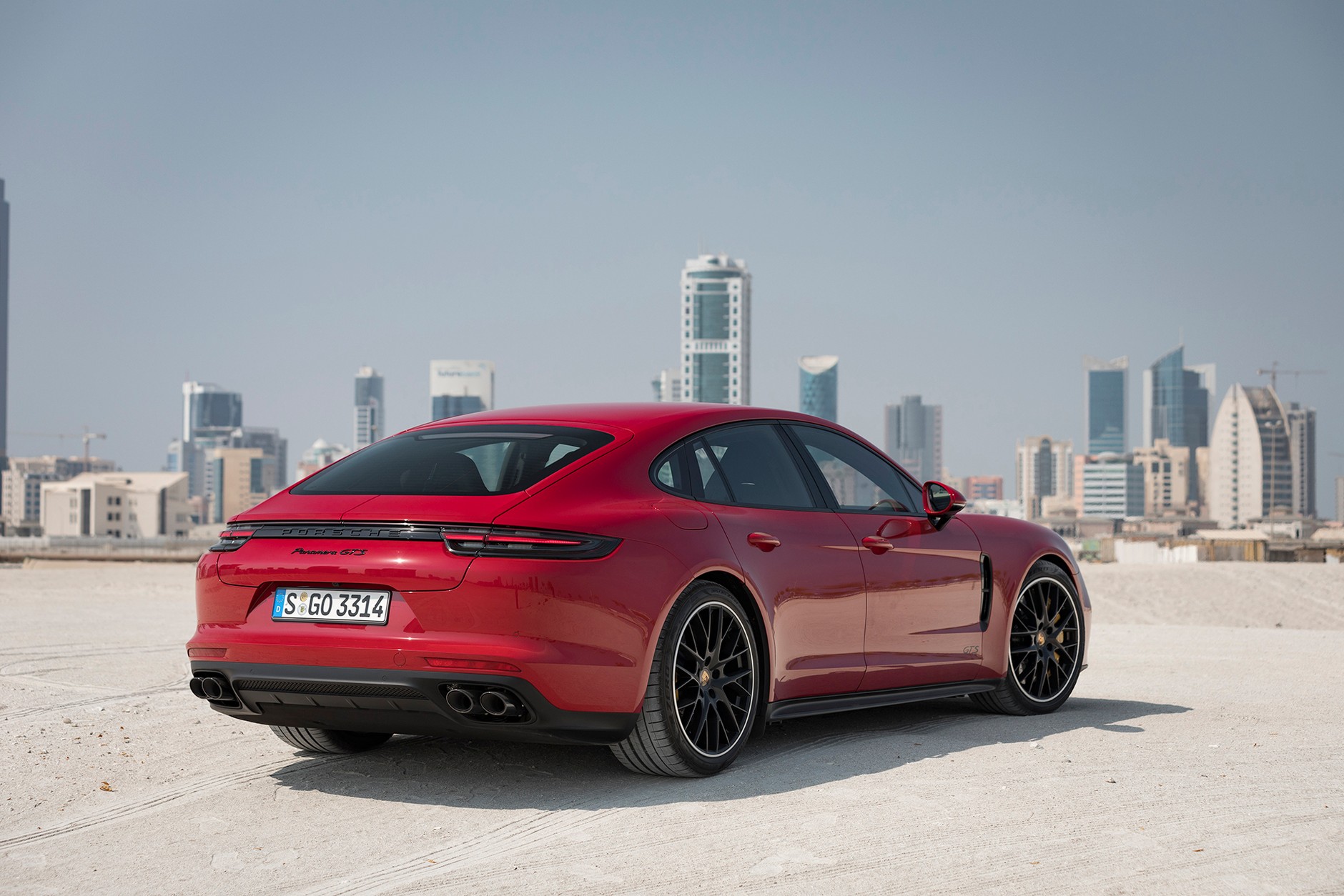 Porsche Panamera GTS - rodzinna rakieta