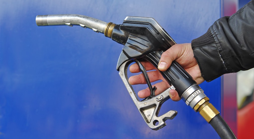 Tankowanie samochodu (zdjęcie ilustracyjne)