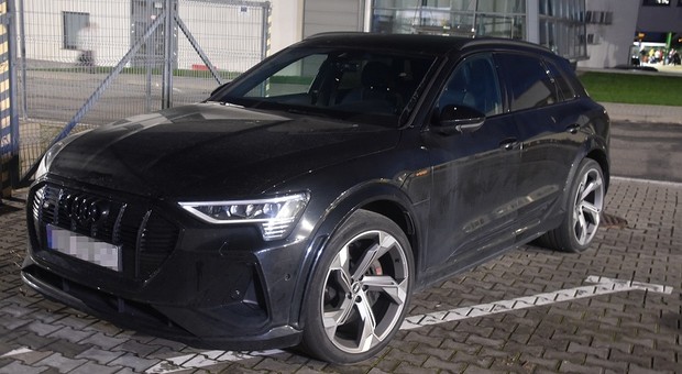 Przyjechała na polską granicę elektrycznym audi. Dalej już nie pojechała
