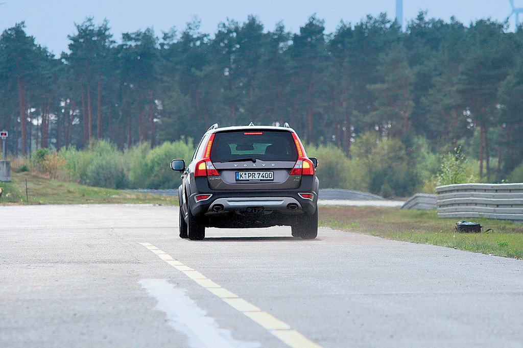 Test opon zimowych w rozmiarze 215/65 R 16: sprawdziliśmy, które zatańczą na lodzie