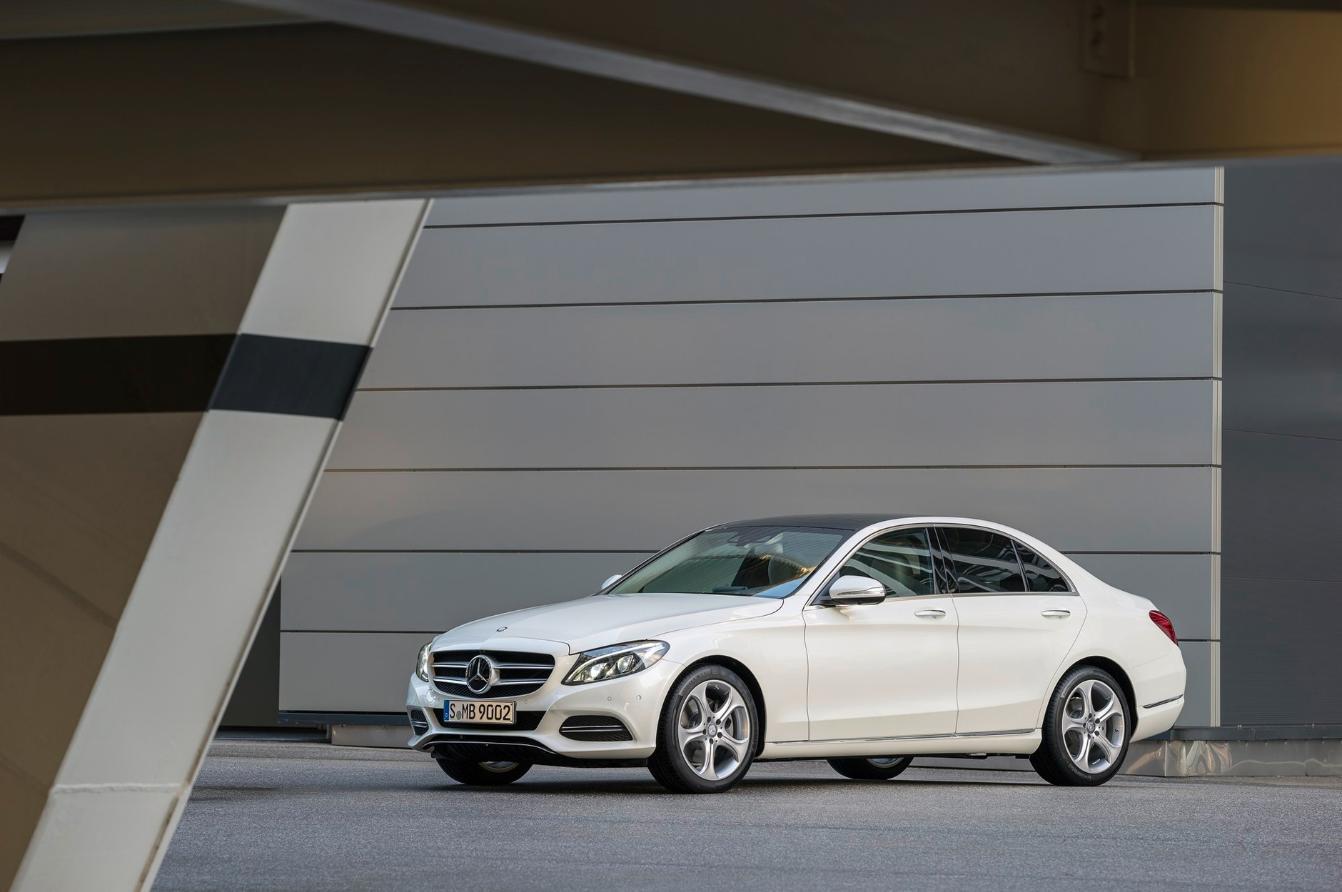 Auta premium – sprzedaż w 2015 r.