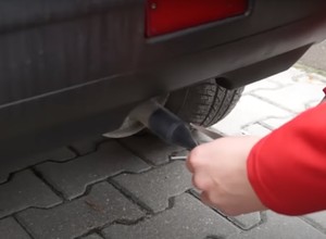 Założyliśmy dętkę na rurę wydechową. Efekt wszystkich zaskoczył