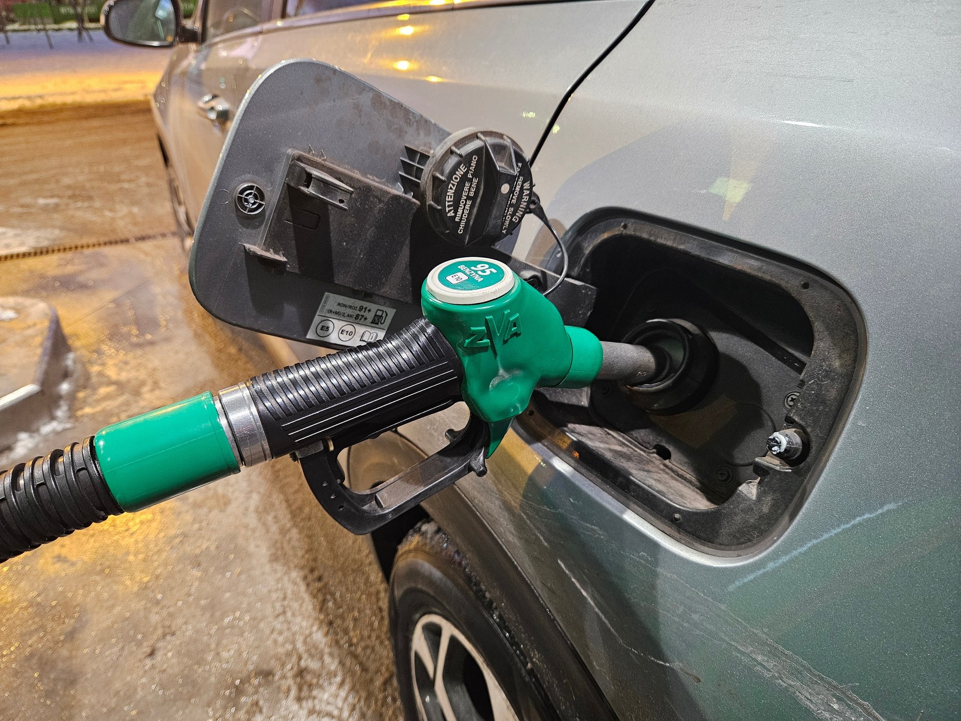 Lepiej nie doprowadzać do sytuacji, w której zaświeci się kontrolka rezerwy paliwa