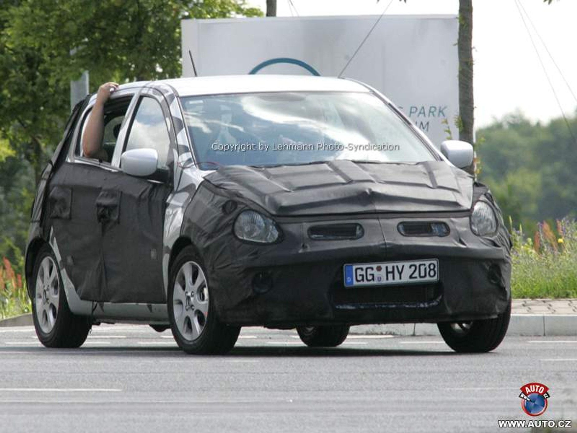 Zdjęcia szpiegowskie: Hyundai i10 a i20