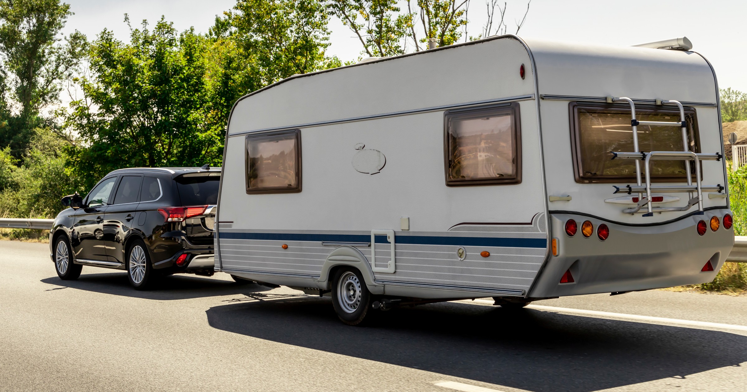Kierowcy aut z przyczepami muszą bardziej uważać na autostradach
