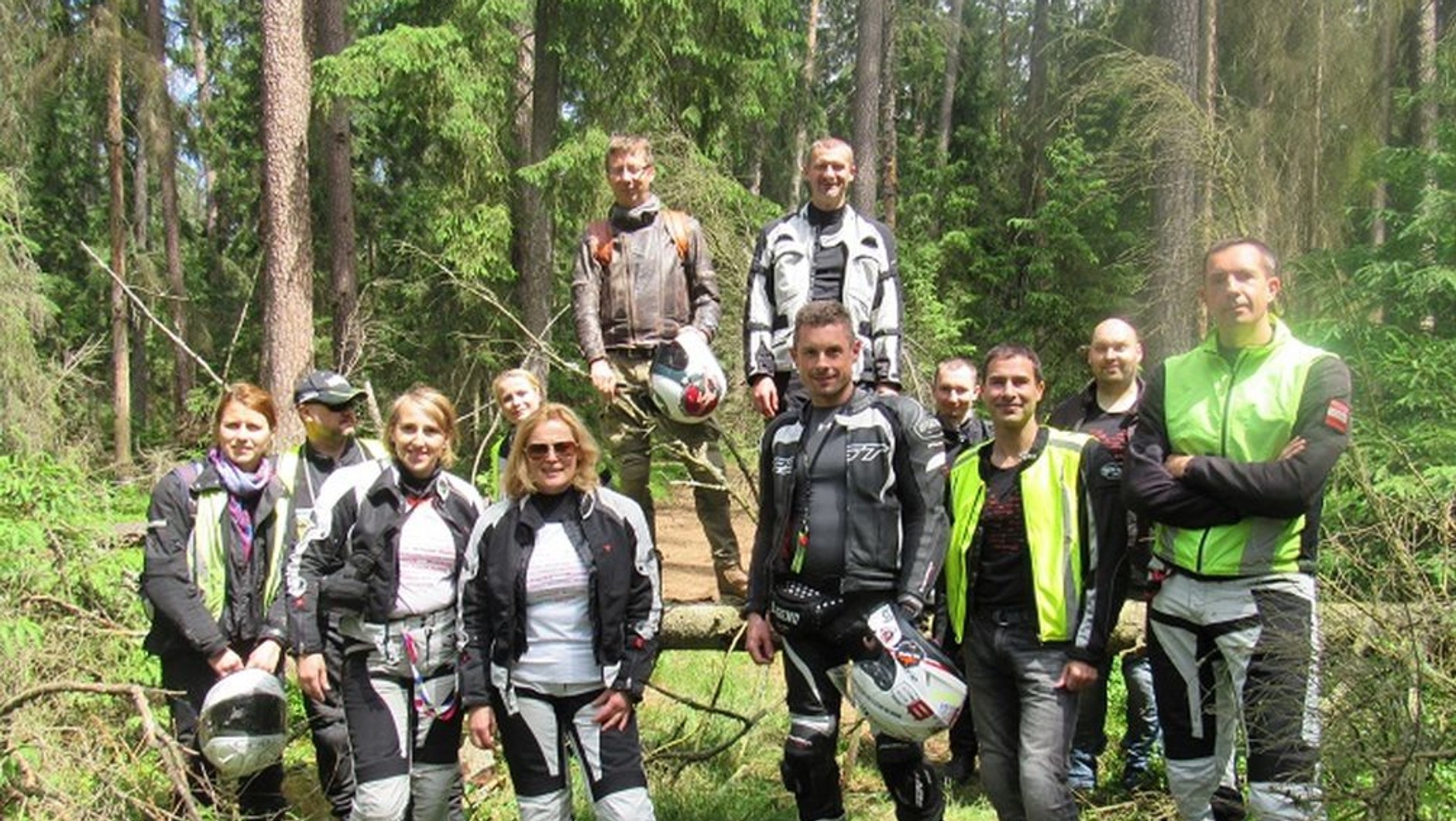 Motocykliści na łonie natury