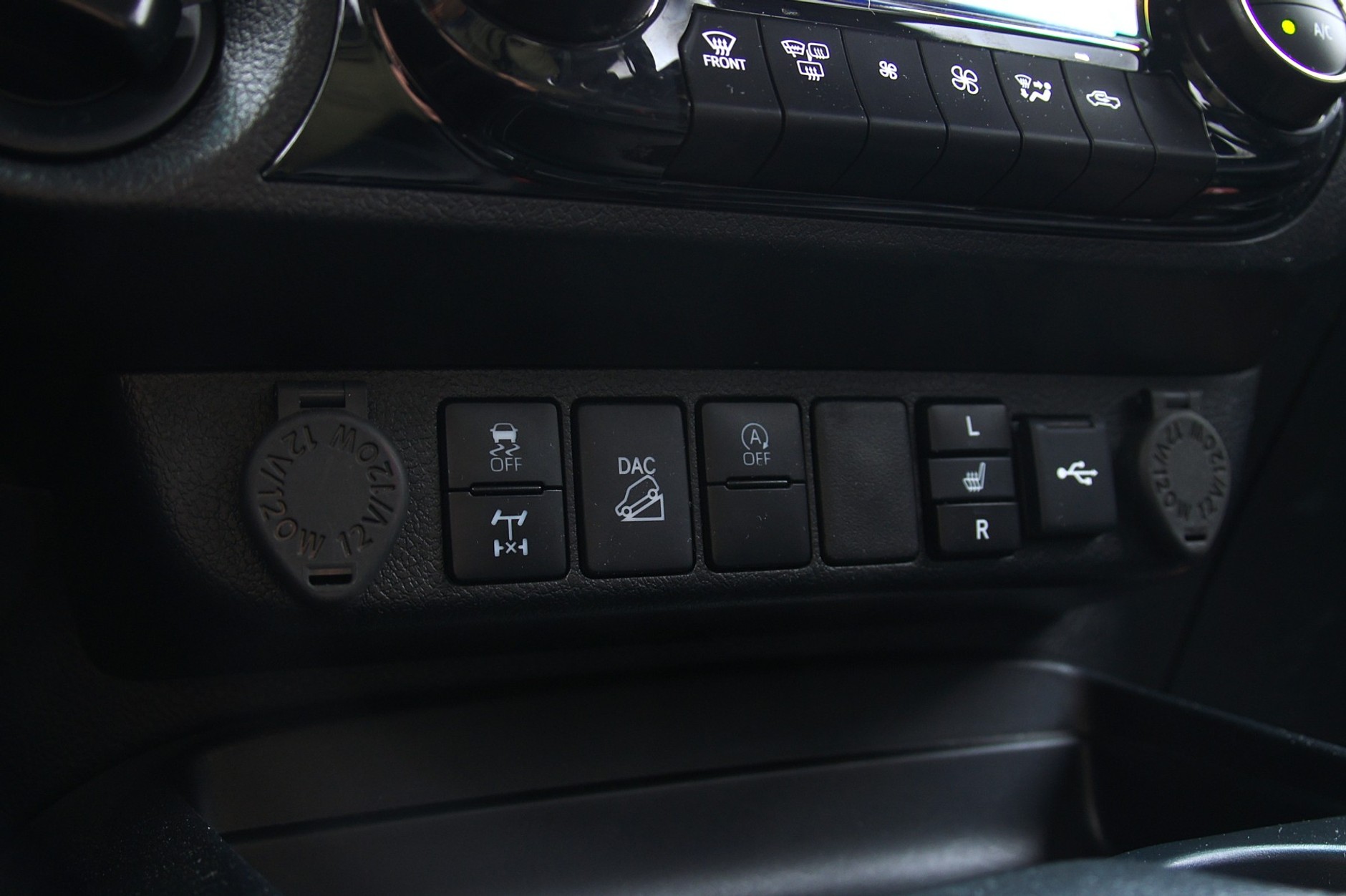 Toyota Hilux 2.8 D-4D MHEV Invincible