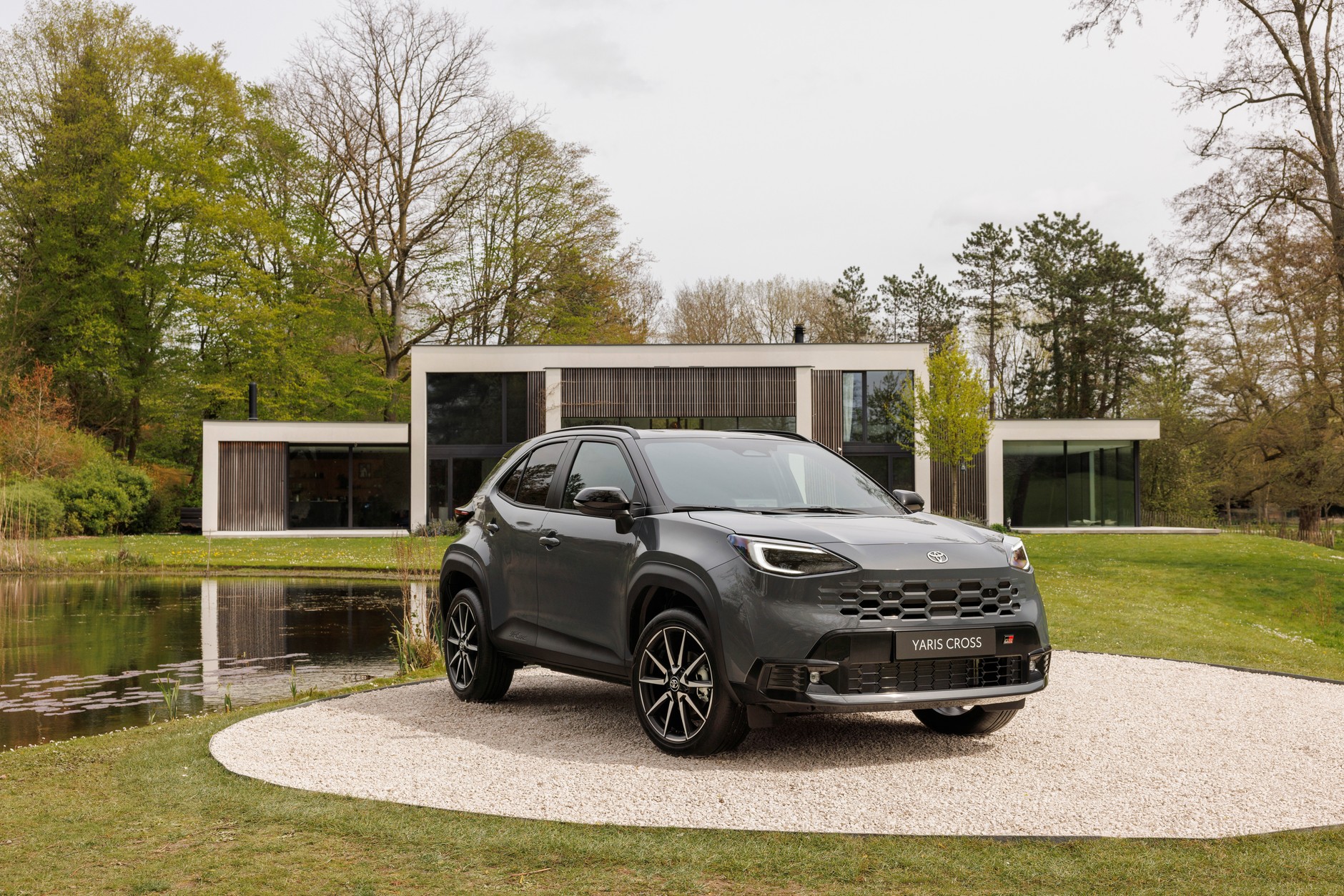 Toyota Yaris Cross w kolorze Storm Grey