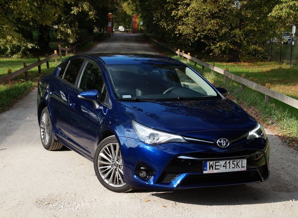 Używana Toyota Avensis. Bierzemy na warsztat trzy generacje