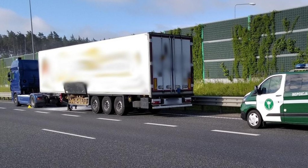 Patrol ITD i TIR na poboczu