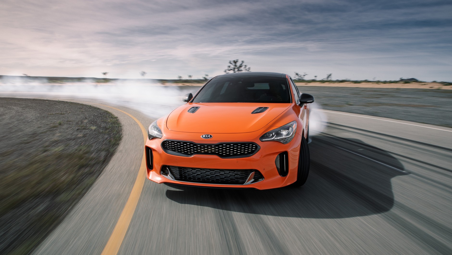 KIA Stinger GTS. Jedyne gran turismo Kii. na rynku od 2017 r. Modelem tym Kia ukoronowała swoją przemianę w jednego z najbardziej innowacyjnych i odważnych producentów samochodów na świecie.