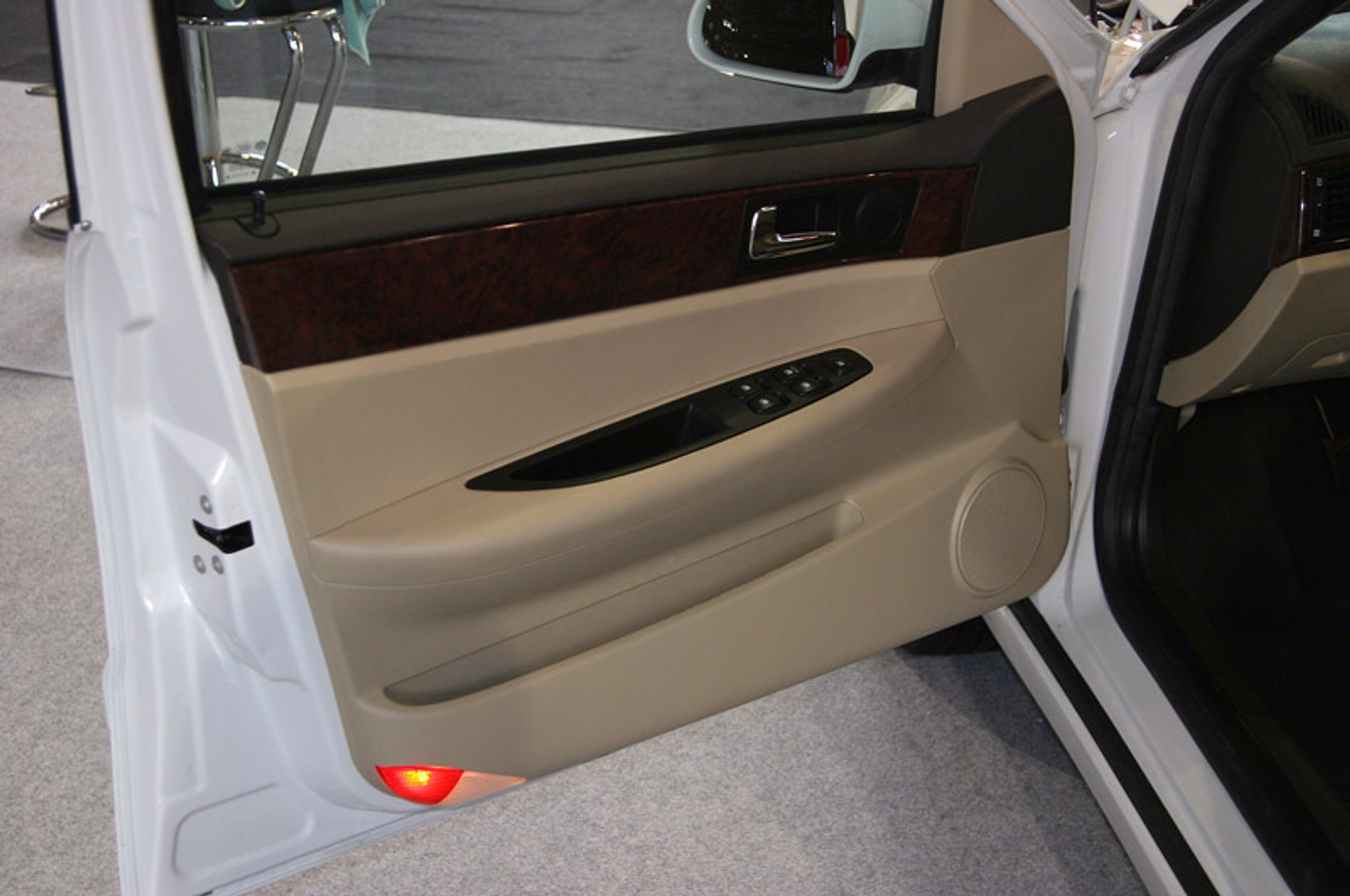 Paryż 2008:  Brilliance BS4 za 15 990 Euro