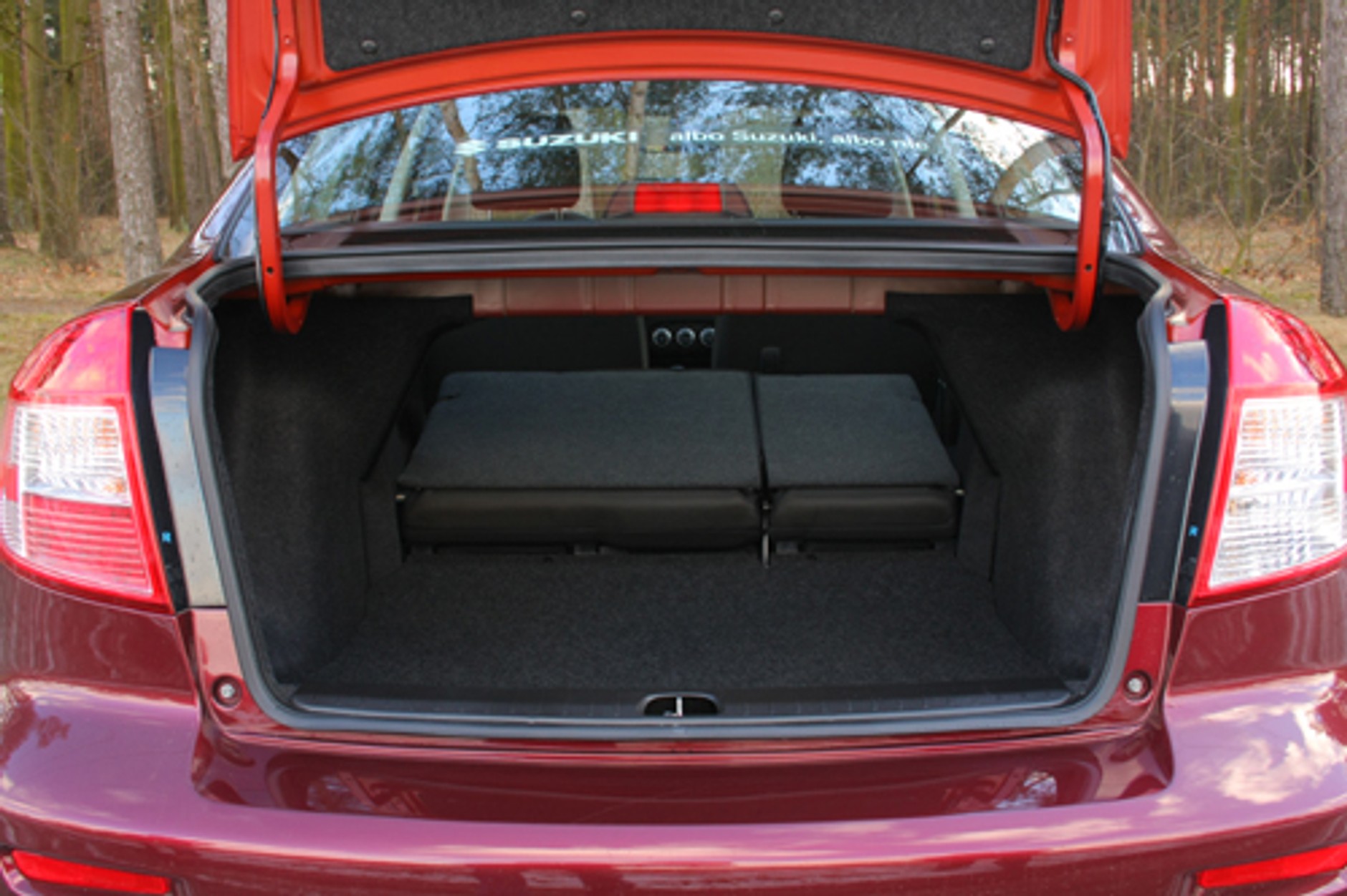 Suzuki SX4 kontra Opel Astra - Naciągani konkurenci?