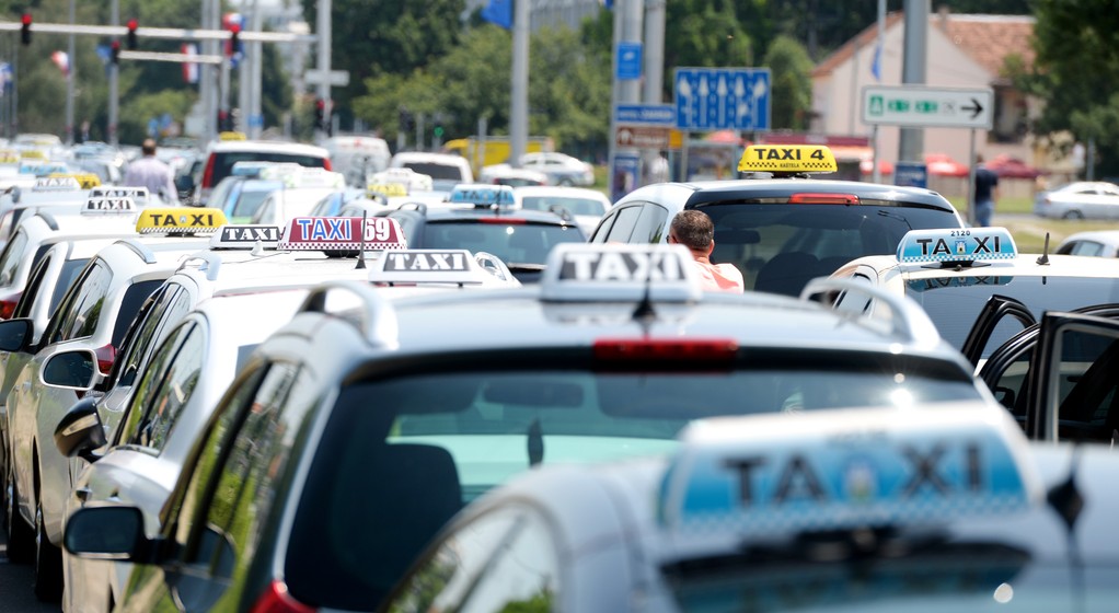 Demonstracja taksówkarzy przeciw Uberowi w Zagrzebiu